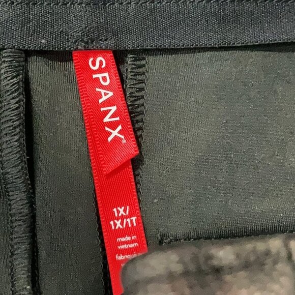 Spanx leather like / faux leather flare pants 20320R 1X/16 Noir Black NWT - Picture 3 of 11